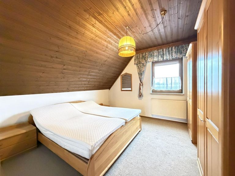 18 OG Schlafzimmer links