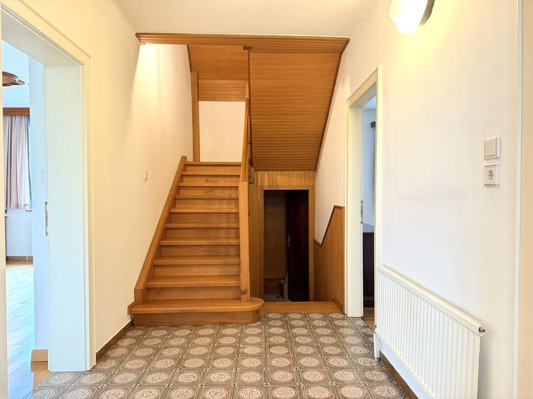 10 EG Vorzimmer Treppe
