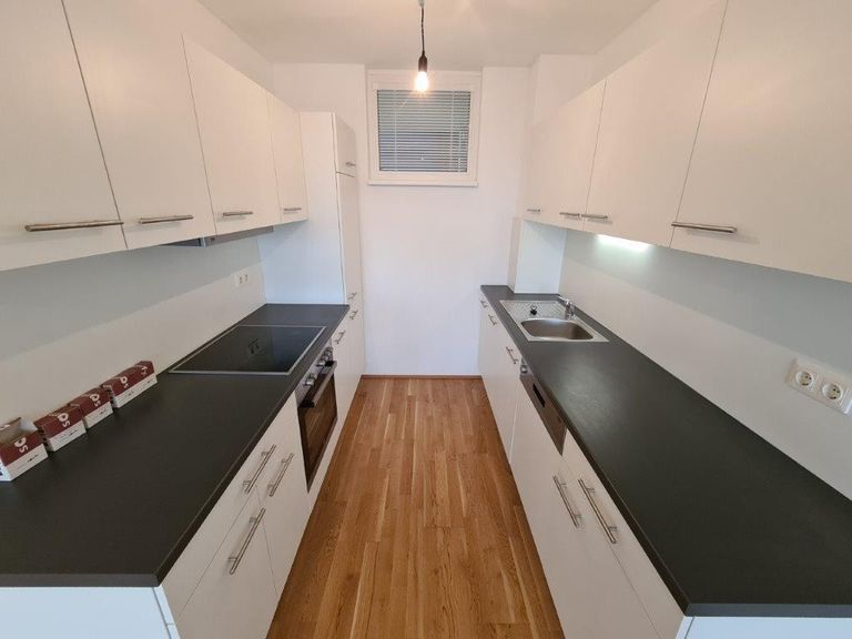 große Küche mit Vollausstattung