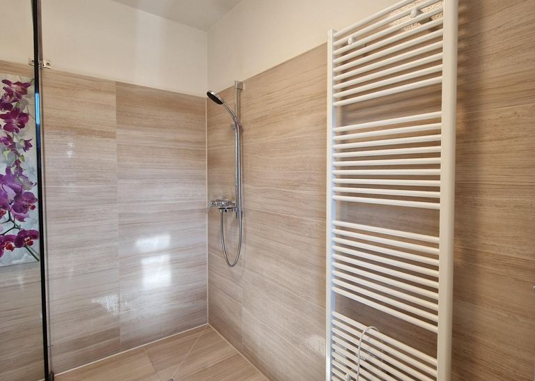 Dusche Erdgeschoss
