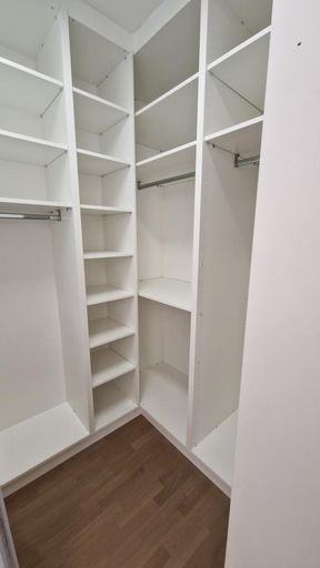 Kleiderschrank Erdgeschoss