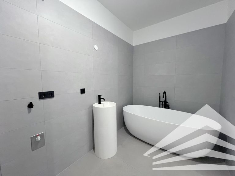 Badezimmer inkl. Dusche und Wanne