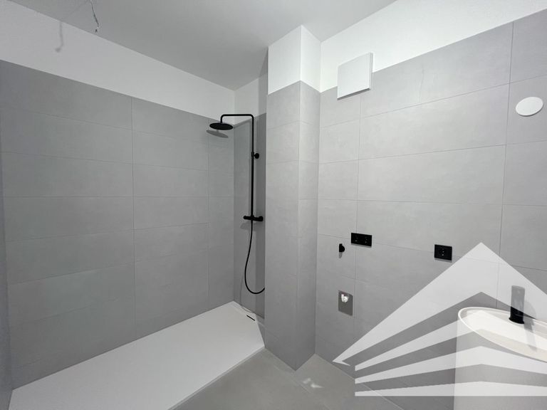 Badezimmer inkl. Dusche und Wanne