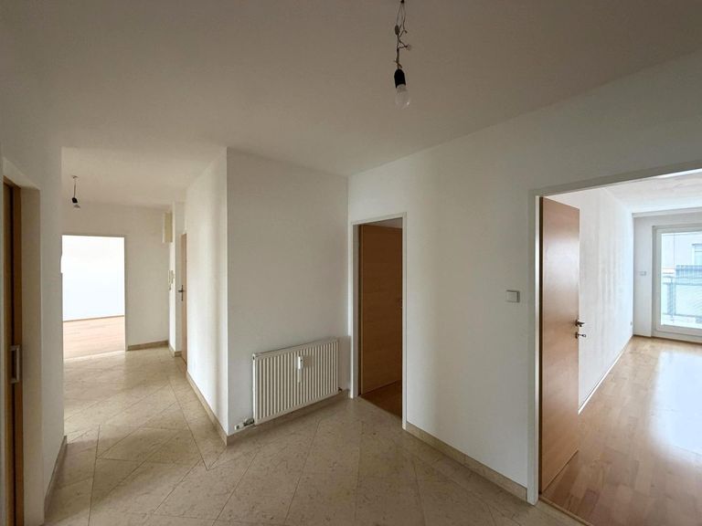 Eingang / Verbidungsflur