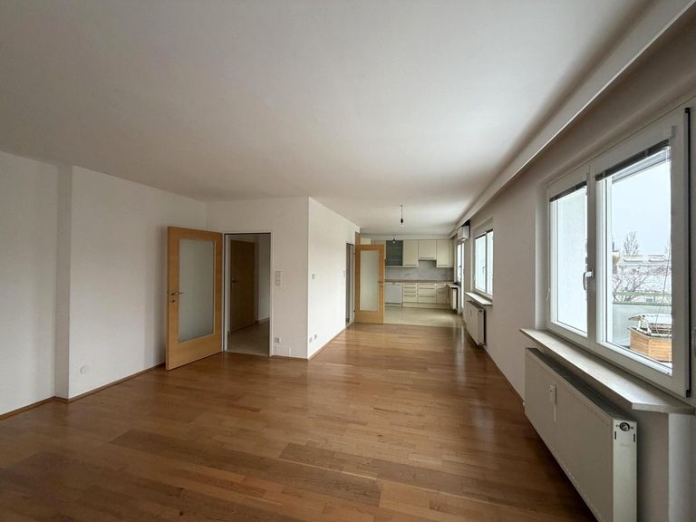 Wohnzimmer / Essbereich / Küche