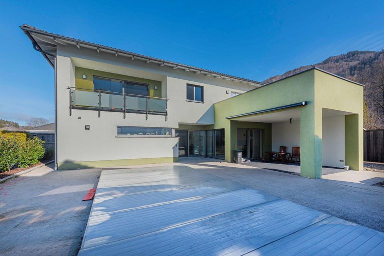 Pool und überdachte Loggia