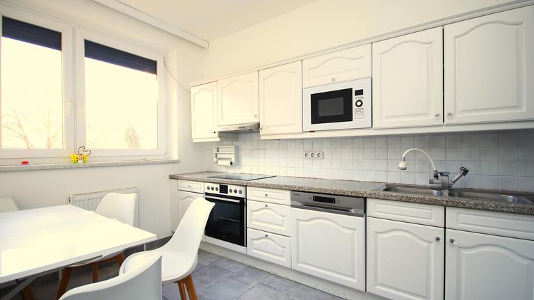 Gepfllegte Küche mit Essplatz_01