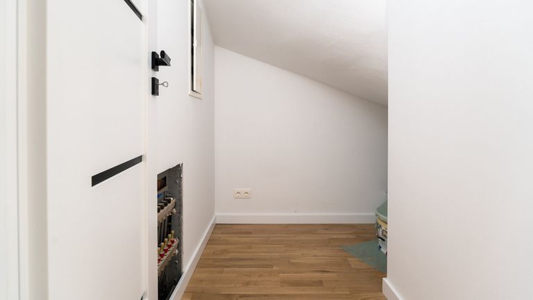 Abstellraum unter Stiegen