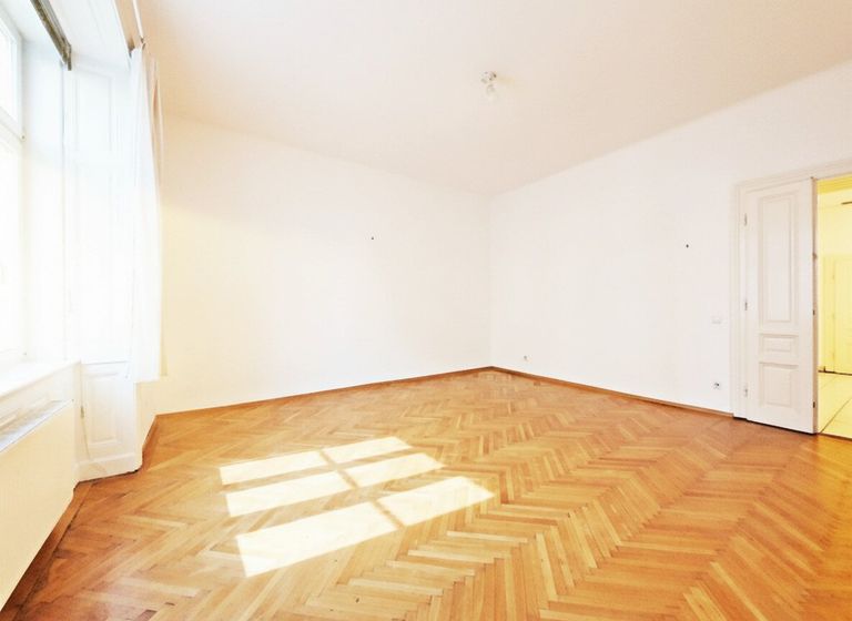 großzügiges Wohnzimmer 31 m²