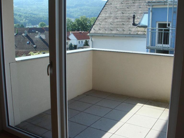 Wohnzimmer mit Balkon