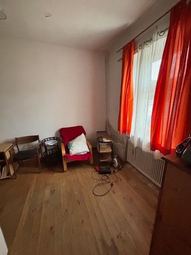 Zimmer neben Einfahrt (Altbau)