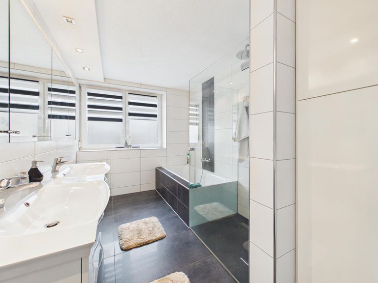 OG Badezimmer 1