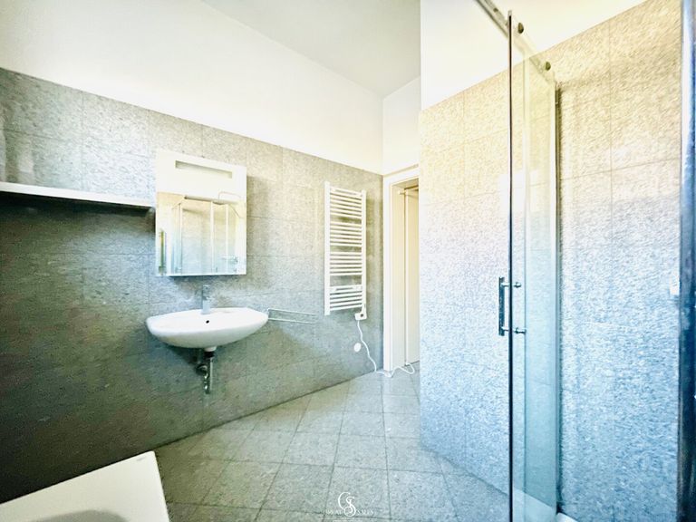 Bad mit Dusche & Badewanne