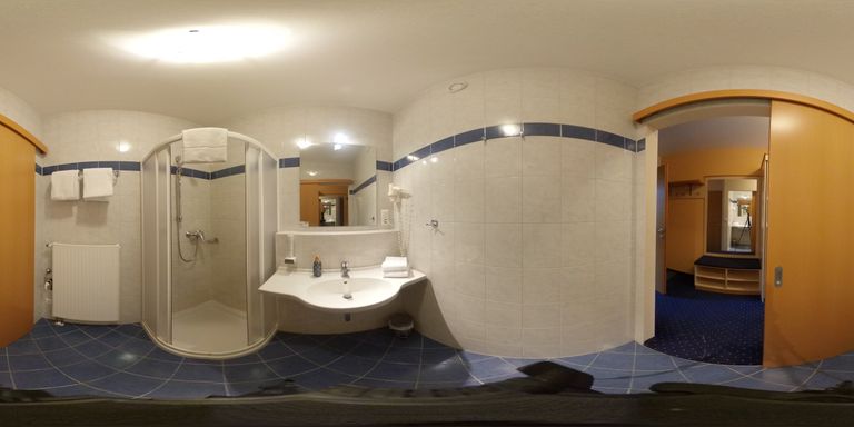 Bad vom Zimmer 1