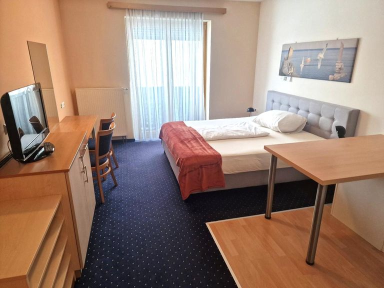 Zimmer mit Küchezeile