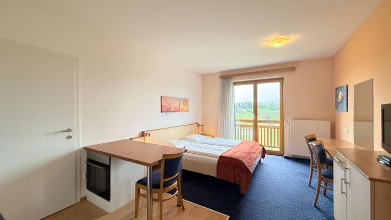 Zimmer 2 mit Verbindungstür