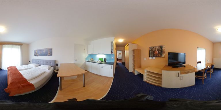 Zimmer 1 mit Küche und Bad+WC