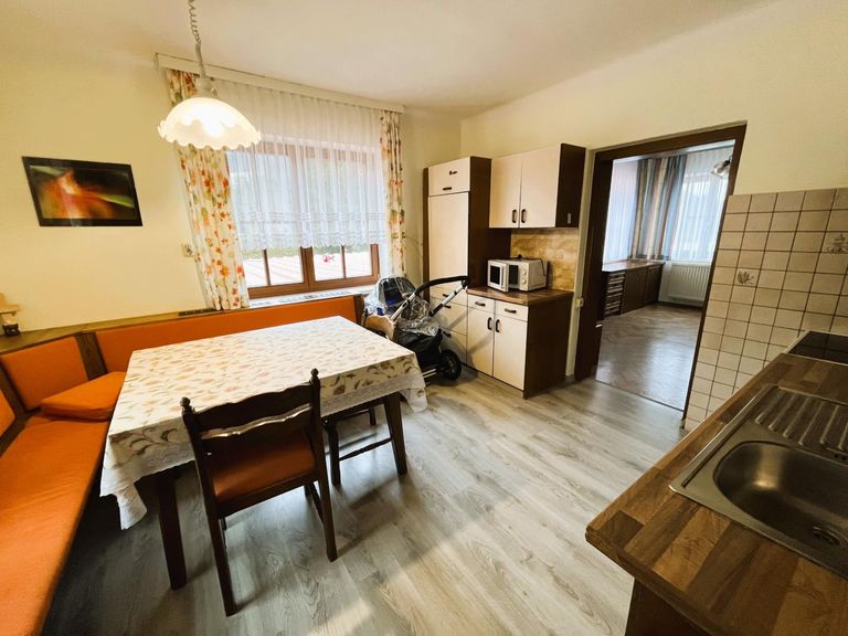 Erdgeschoss - Küche mit Essbereich