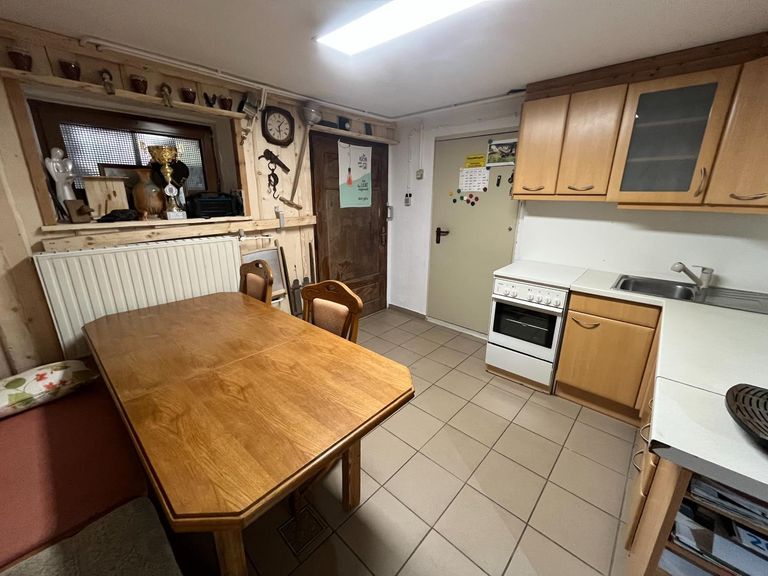 Kellerbereich - Stüberl mit Küche