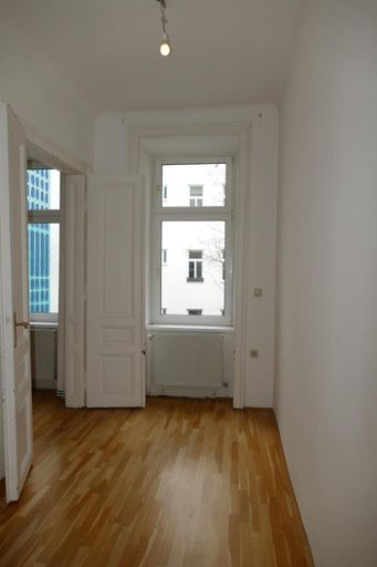 Zimmer # 02 gegen den Hof P1160831