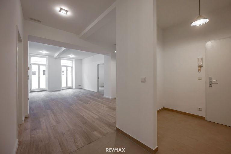 Wohn-Eßbereich. Büro etc.