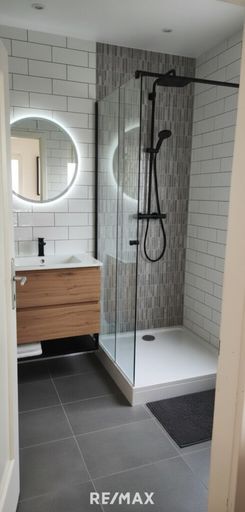Badezimmer möbliert