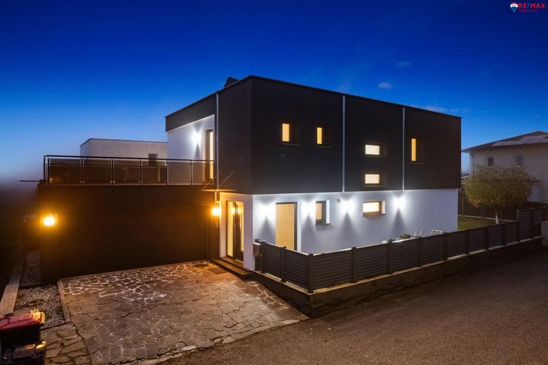 Zufahrt & Haus Abendstimmung