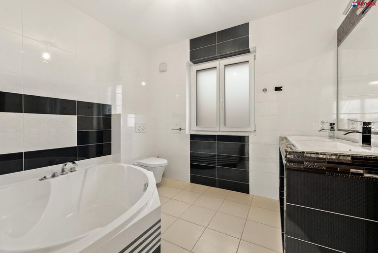 ensuite Badezimmer OG