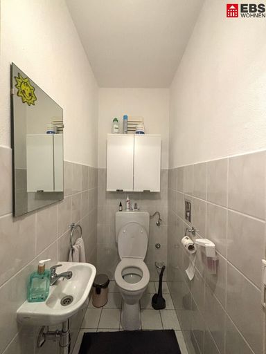 WC mit extra Waschbecken