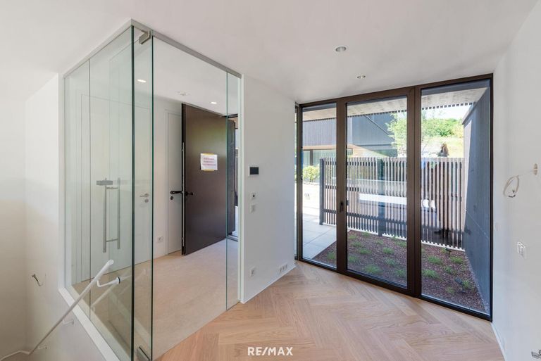 Eingang mit Vorgarten