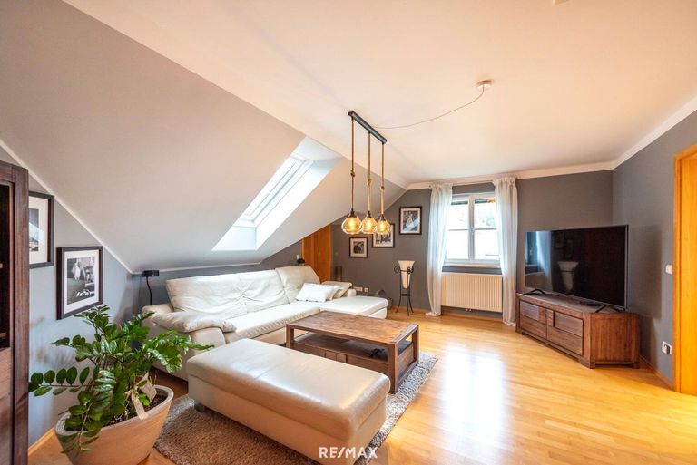 OG Wohn- Fernsehzimmer