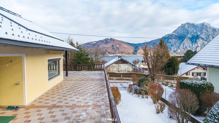große Terrasse mit Blick Richtung Traunsee