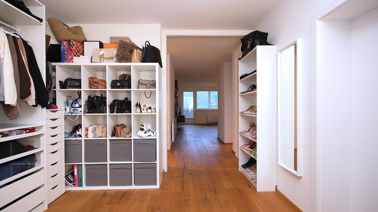 Raum mit Flügeltüre