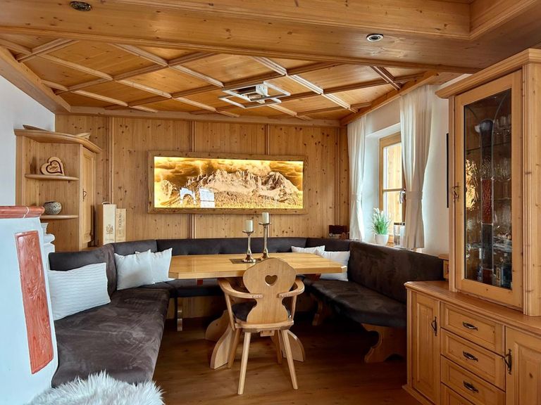 Wohnbereich mit Kachelofen