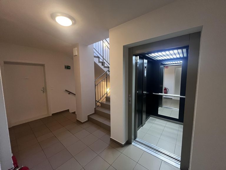 17 Stiegenhaus Aufzug