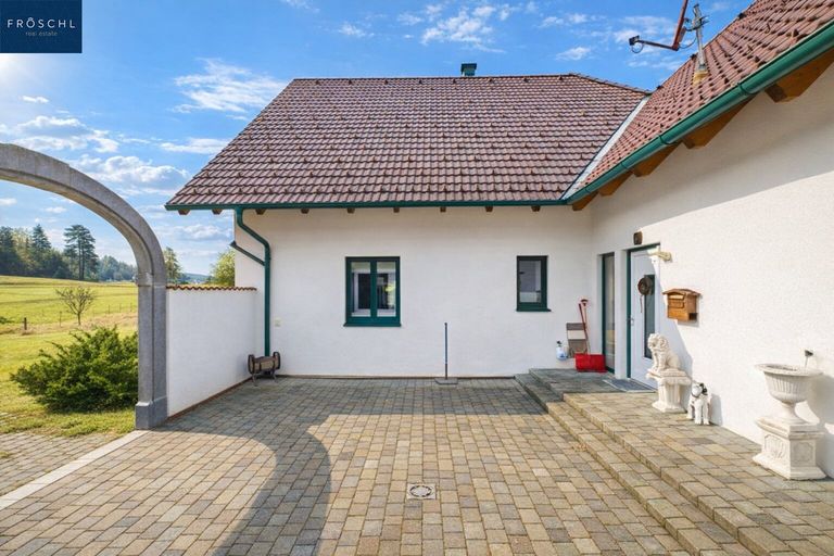 Blick zum Eingang im Innenhof