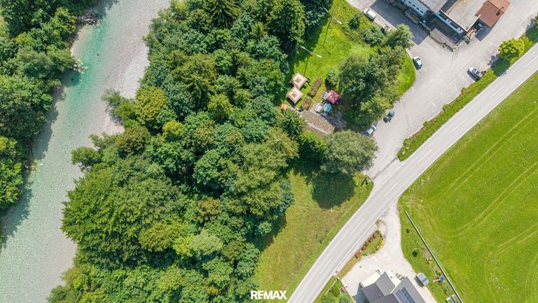 direkt am schönen Almfluss