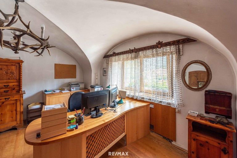 Büro im Gewölbe