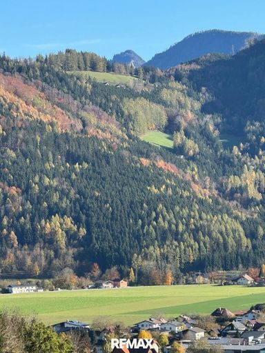 von der gegenüberliegenden Seite