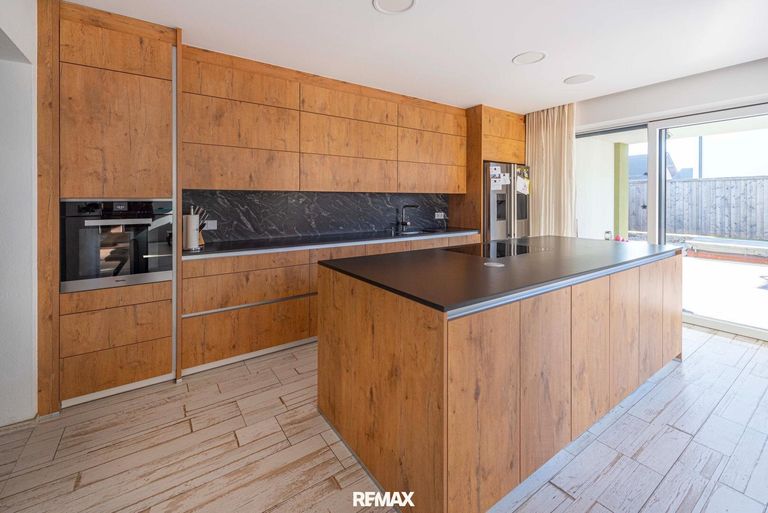 Küche mit Kochinsel