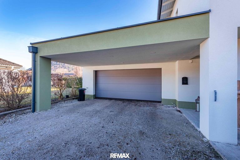Doppelgarage mit Vordach