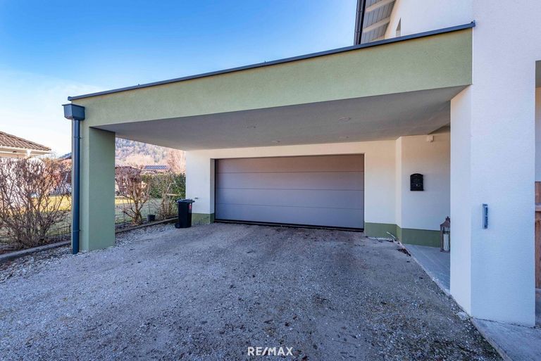 Doppelgarage mit Vordach