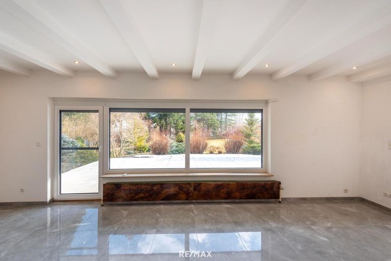 Wohnzimmer mit Ausgang auf die tolle Terrasse