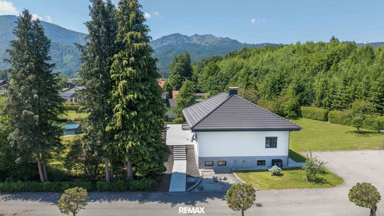 schöne Ausblicke auf die Almtaler Berge