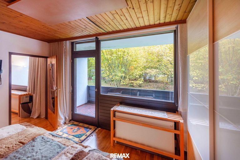 Schlafzimmer mit Loggia