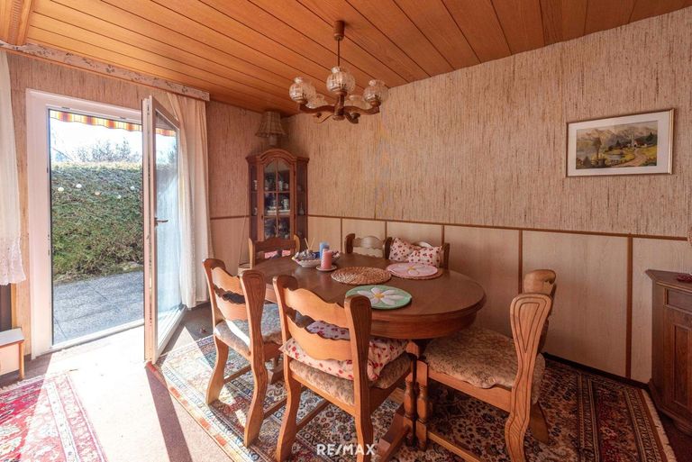 Wohn-/Esszimmer mit Ausgang auf die Terrasse