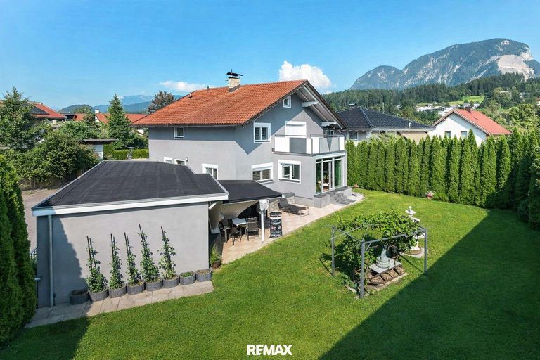 Haus mit Garten, Pergola & Garage