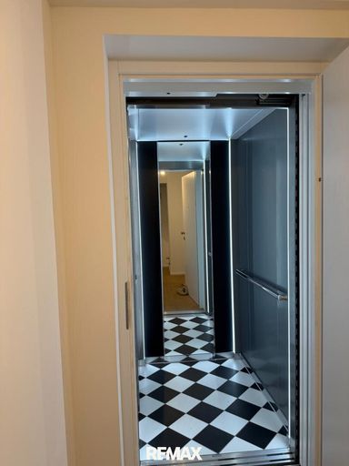 Eigener Zugang zum Lift in der Wohnung