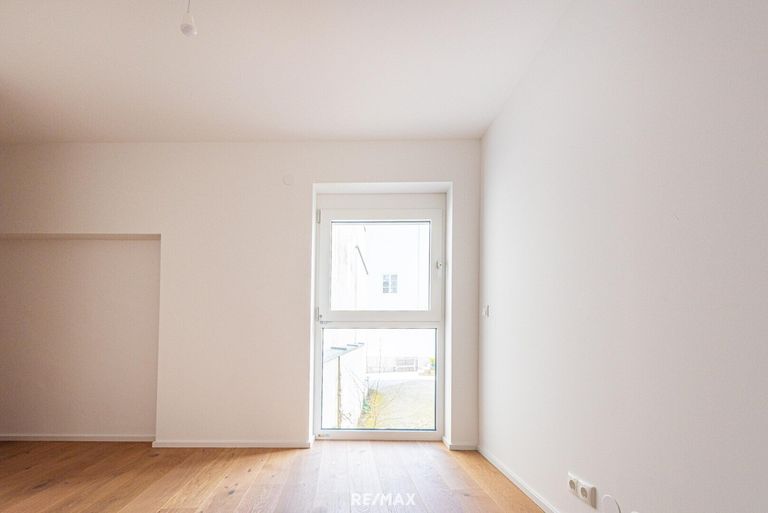 Schlafzimmer mit Blick in den Innenhof