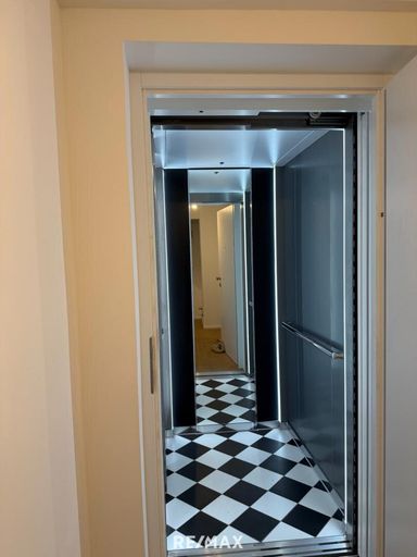 Eigener Zugang zum Lift in der Wohnung